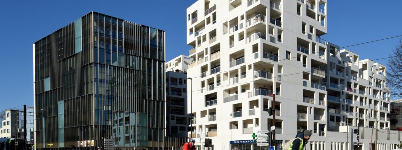 Immeuble Le NantIle. Architectes  Raum. Maîtrise douvrage  Ataraxia. Bd des Martyrs Nantais. Nantes Loire Atlantique 03 2019 © Jean Dominique Billaud Samoa scaled 1295x485 - Le Nant'île