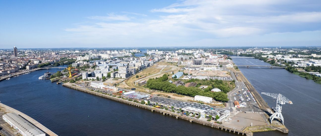 Vue aérienne sud-ouest de l'île de Nantes depuis Sainte-Anne / Bas-Chantenay. (Loire-Atlantique) 07/2024 © IRIS Pictures/Samoa