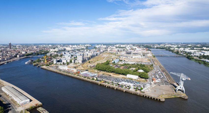 Vue aérienne sud-ouest de l'île de Nantes depuis Sainte-Anne / Bas-Chantenay. (Loire-Atlantique) 07/2024 © IRIS Pictures/Samoa