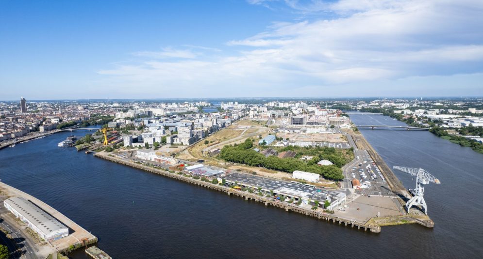 Vue aérienne sud-ouest de l'île de Nantes depuis Sainte-Anne / Bas-Chantenay. (Loire-Atlantique) 07/2024 © IRIS Pictures/Samoa